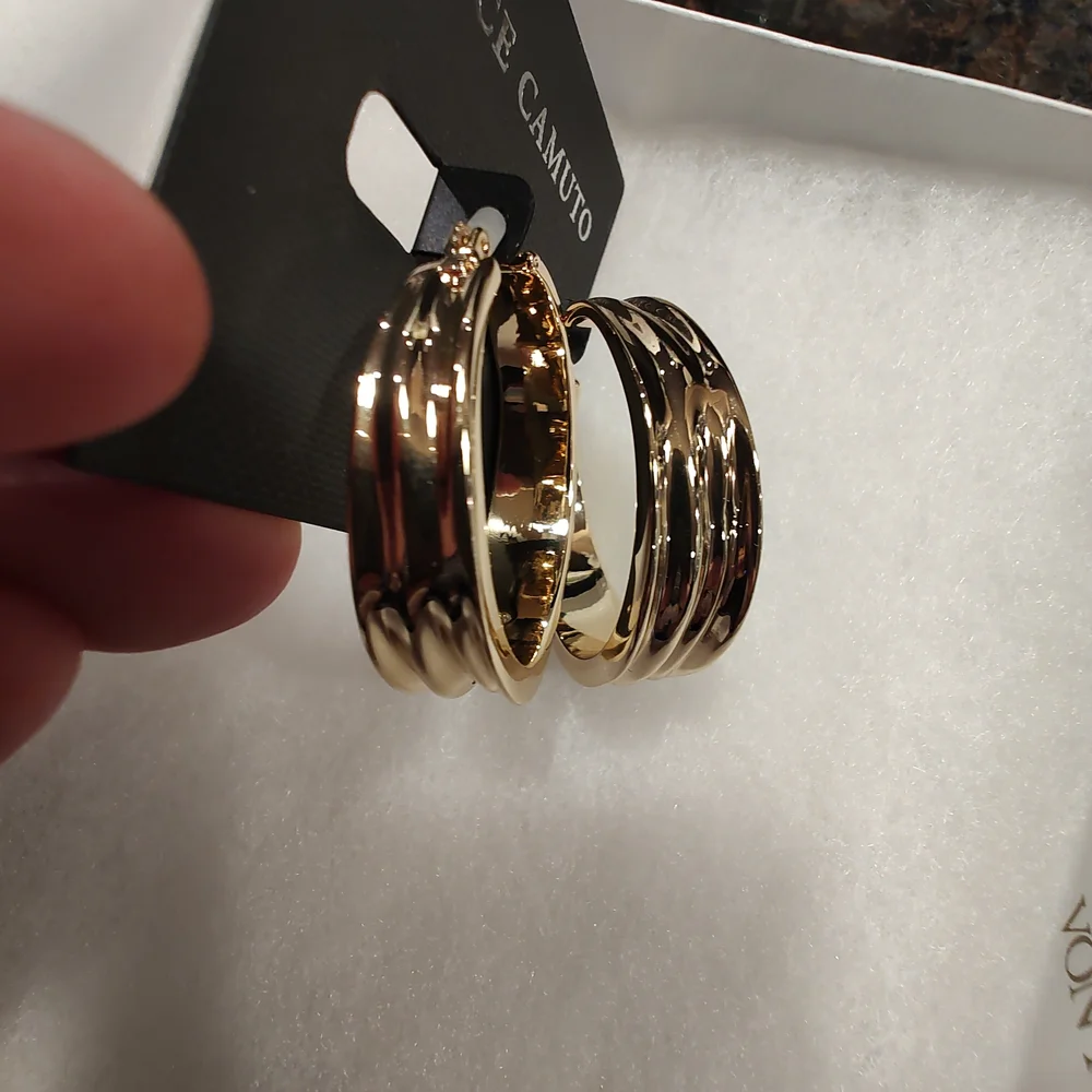 NWT Vince Camuto Gold Hoop Earrings, 1.5